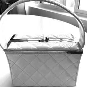 CHANEL Vintage Authentic Paris Show top handle